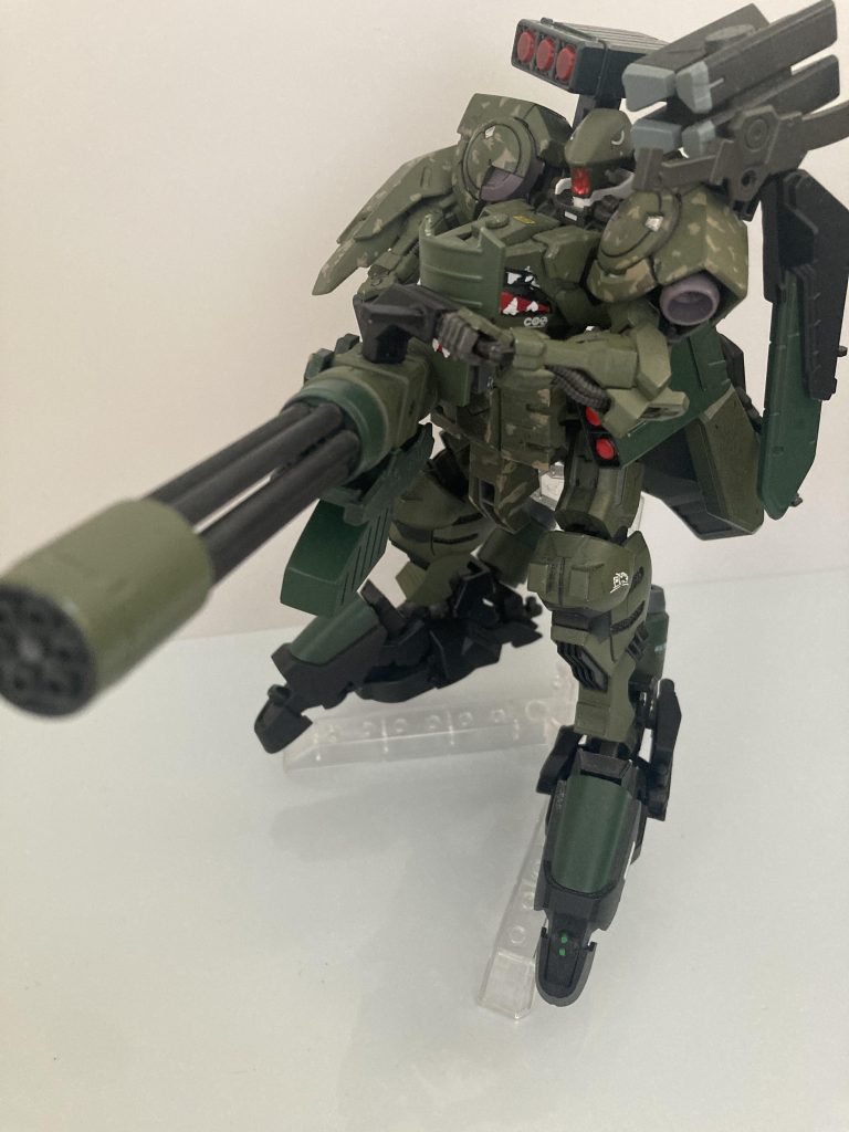 ホバー状態で動きながら、射撃をし相手を牽制するというのが目的です。露払い的な役が似合うかな久しぶりの投稿、ご覧いただきありがとうございました〜