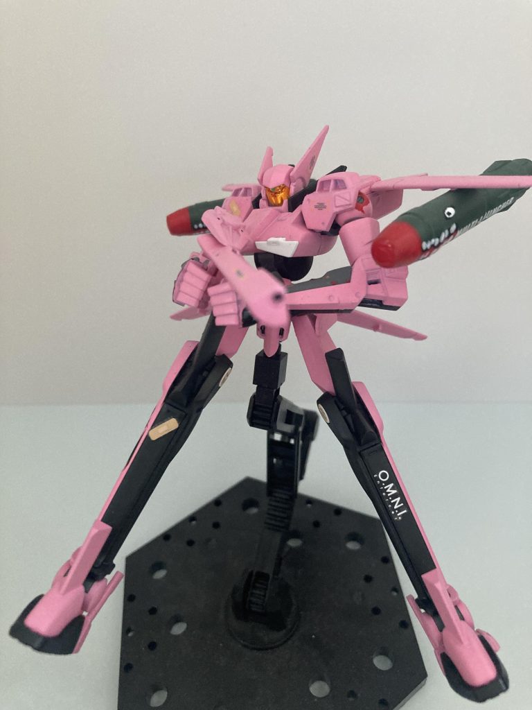 大型ミサイルを追加した以外、武装に変更点はないです。リニアライフルなどを装備しています。