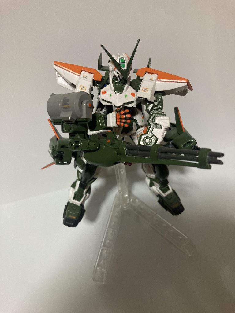 変更点としては、右腕にガトリングガンを追加しました。ガンバレルストライカーのやつです。