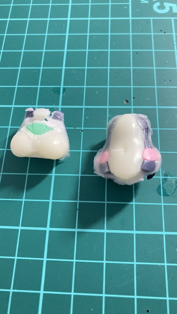 人肌ゲルが固まったら型から取り外します。