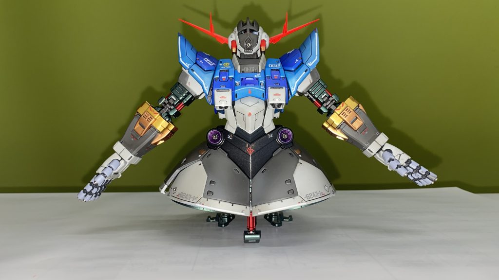 金属パーツとエッチングパーツを追加しました。ボディはいろんな色を混ぜたのでよく分かりませんがメタリック全塗装です。黄色部分はパールカッパーがメインです。内部フレームはスターブライトアイアンがメインです。グレーは塗り分けてあります。 