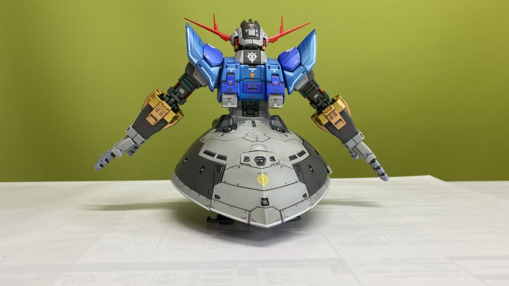 スカート部分、ショルダー部分にスジ掘りを追加しました。