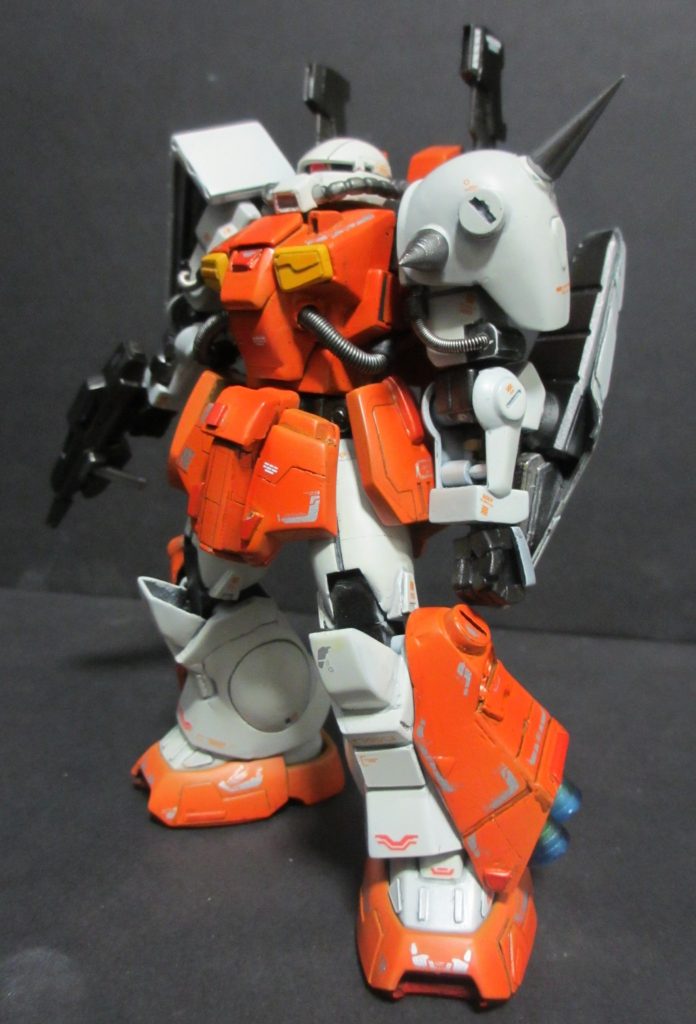 連邦機体の特徴を出すため胸部にはHGUCのリバイブmk2のパーツを流用しています。