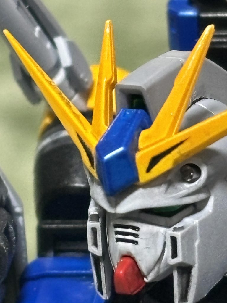 息子が福岡旅行に行った時に、お願いして買って来て貰ったνガンダム。気持ち込めてメタルパーツ使いました☺️