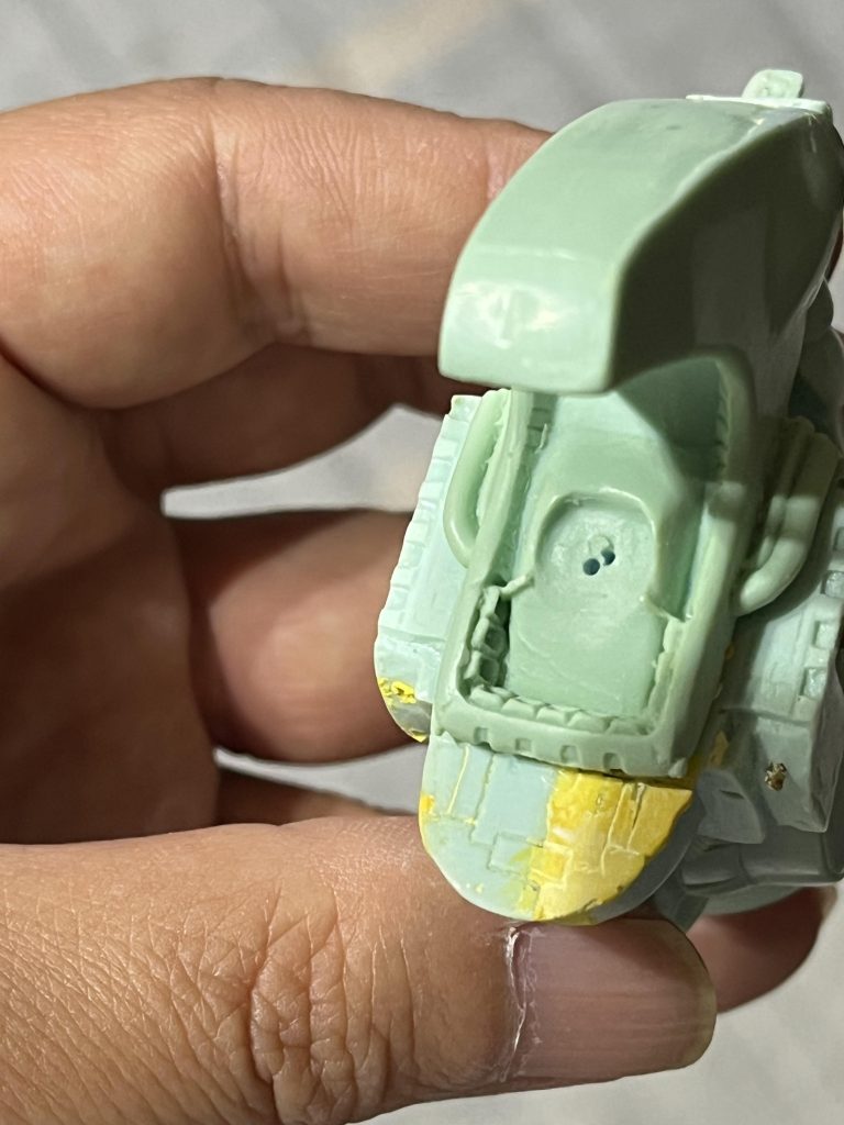 段差と気泡の嵐をポリパテで修正。