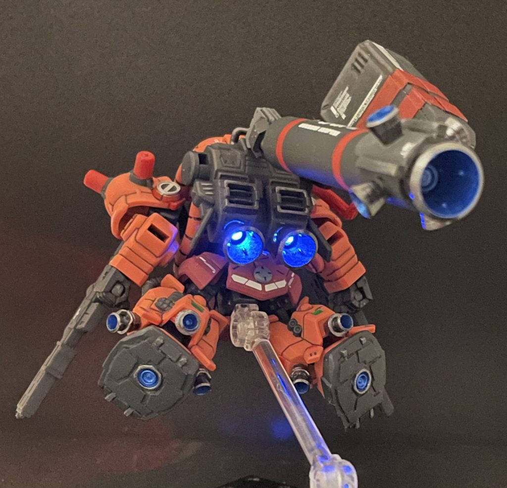 バーニアとタンクを追加して、電飾に合わせてメタリックブルーで塗装しましたバックショットでも足裏が良い仕事してると思います^_^