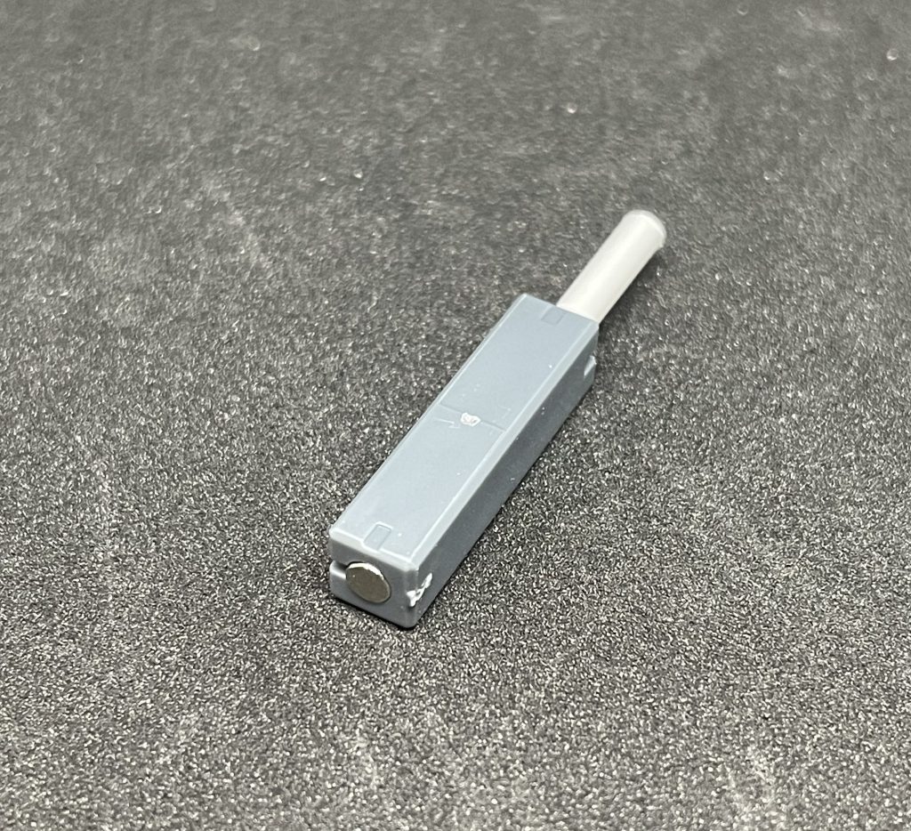 先端に磁石を取り付けてオンオフ用に使用しますご覧いただきありがとうございました