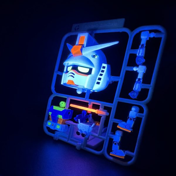 蛍光塗料で輝くガンプラくん！＜ガンプラくんDXキット＞