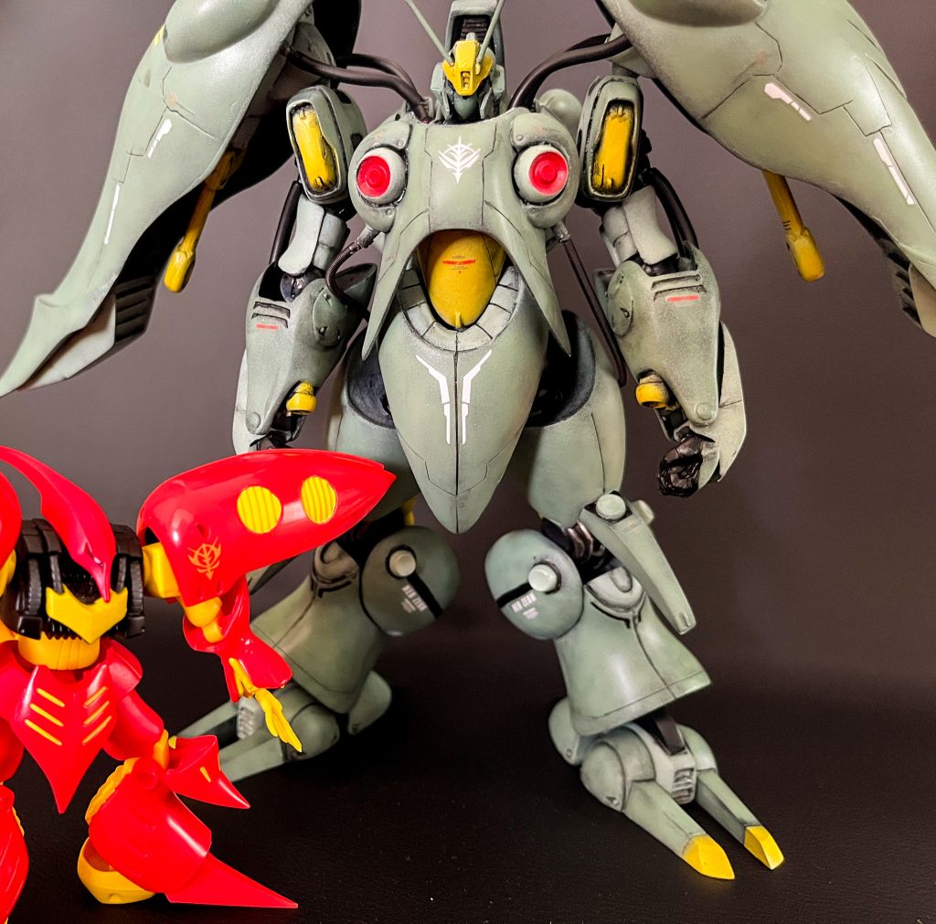 アサキンのキュベレイと1/220でこのデカさ。バインダーの重さは鈍器ですねw