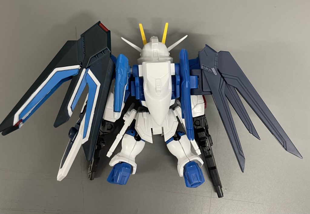 ウイングの付け根の青いパーツはMJのほうが縦長でカッコいいかなと思います