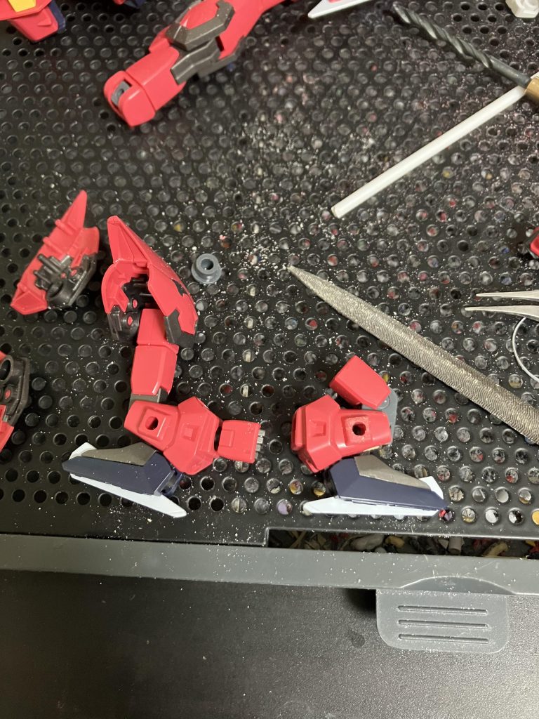 まず90度しか曲がらない腕を改造