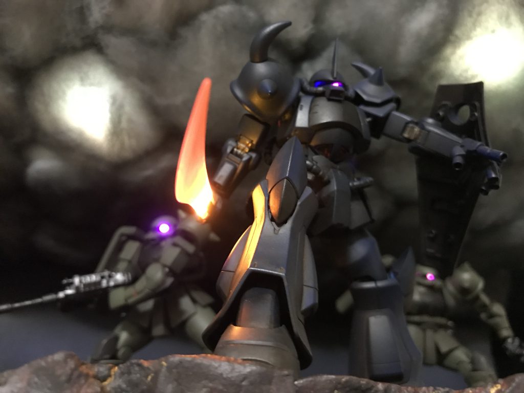 『アコース、コズン！我々が地球で戦うのは初めてだ敵のモビルスーツが出てきても深追いはするな❗️