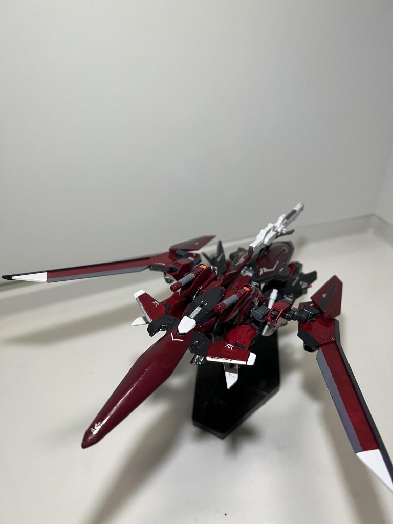 MA形態は翼を反転させて前進翼にしました。マクロス＋のYF-19や戦闘妖精雪風のメイヴ雪風がモチーフ。