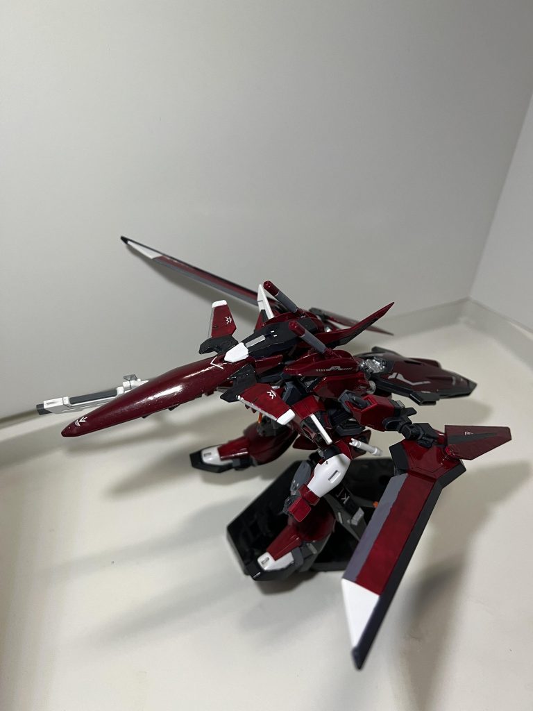 もともとの想定には無かったガウォーク形態。可変機構の関係で無理なく出来てしまった。