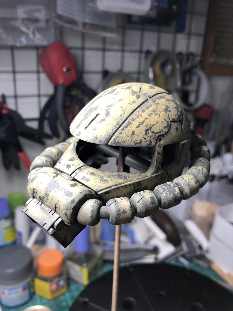 剥し塗装1回目完了。剥したいところが上手く剥がれない！この後ベージュ系とグレー系を同じく剥し塗装を重ねました。