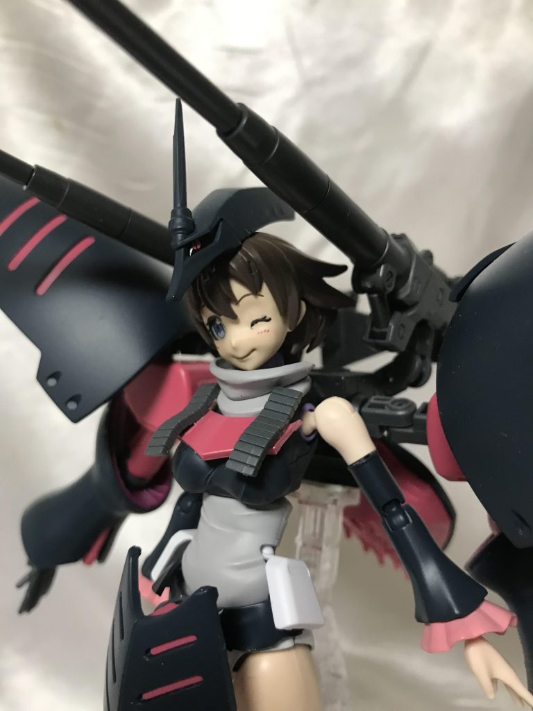 ナミさん部分。実はナミさんは頭の部分しか使ってません。体はアヤメさん、腕はどこのご家庭にでもあるラクスの余った腕を使っています。巨大な肩アーマーがあるため、腕は丸々サブアームにしました。