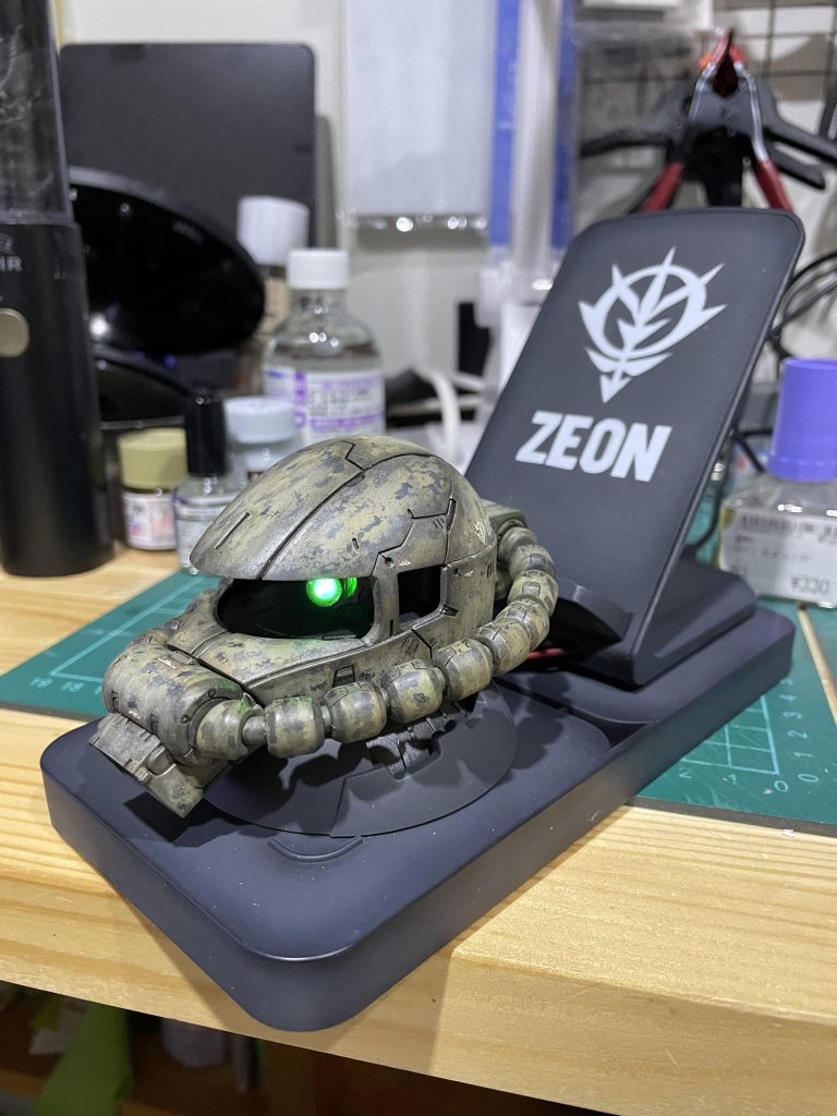 待機中はグリーン色。文字とジオンマーク難しいかったです。MS-06とか色々描こうと思ったけど断念しました。