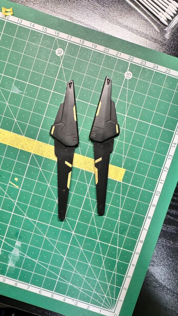 バインダー部は何ヶ所か下地の黒残しで引き締まって見えるようにしてます！