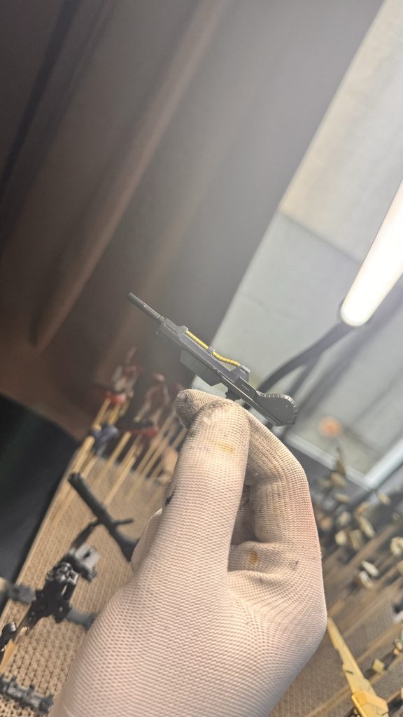 作ってて1番めんどくさかったライフル色も設定通りに3色塗り分けしてみました