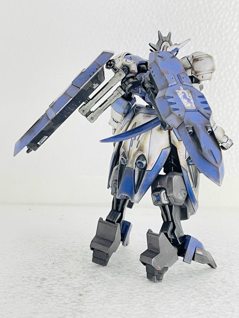 立ち姿。意外にも可動が良いキットはこれが素晴らしい。