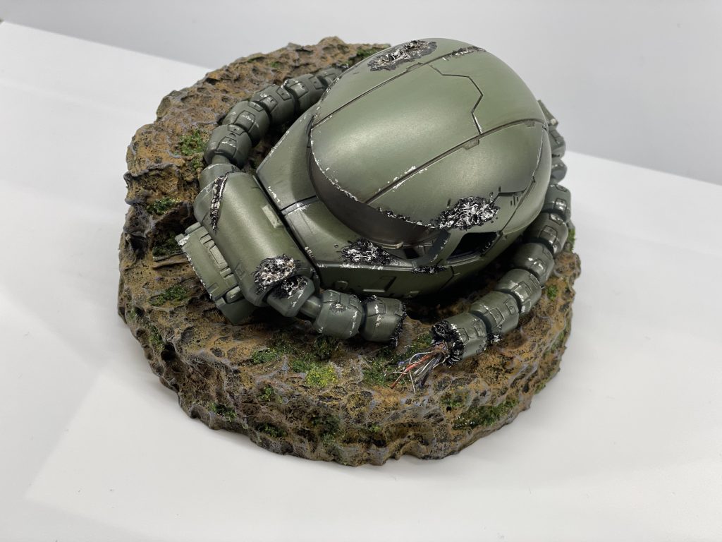 ウェザリングは雨垂れを意識して上から下に流れるよう加工しましたがあまり上手くいってません😑装甲の擦れによる傷の表現はドライブラシにてエッジ部分に色を乗せました。