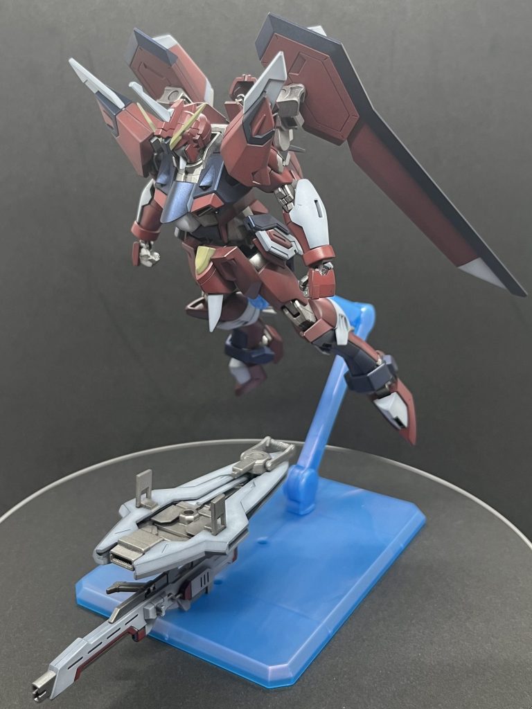 シールドが一番改修した箇所です。プラ板、プラ棒で加工しています。 持ち手を作り、レーンに沿って上下にスライドします。シールド中央のパネルは変形時外側に開きます。