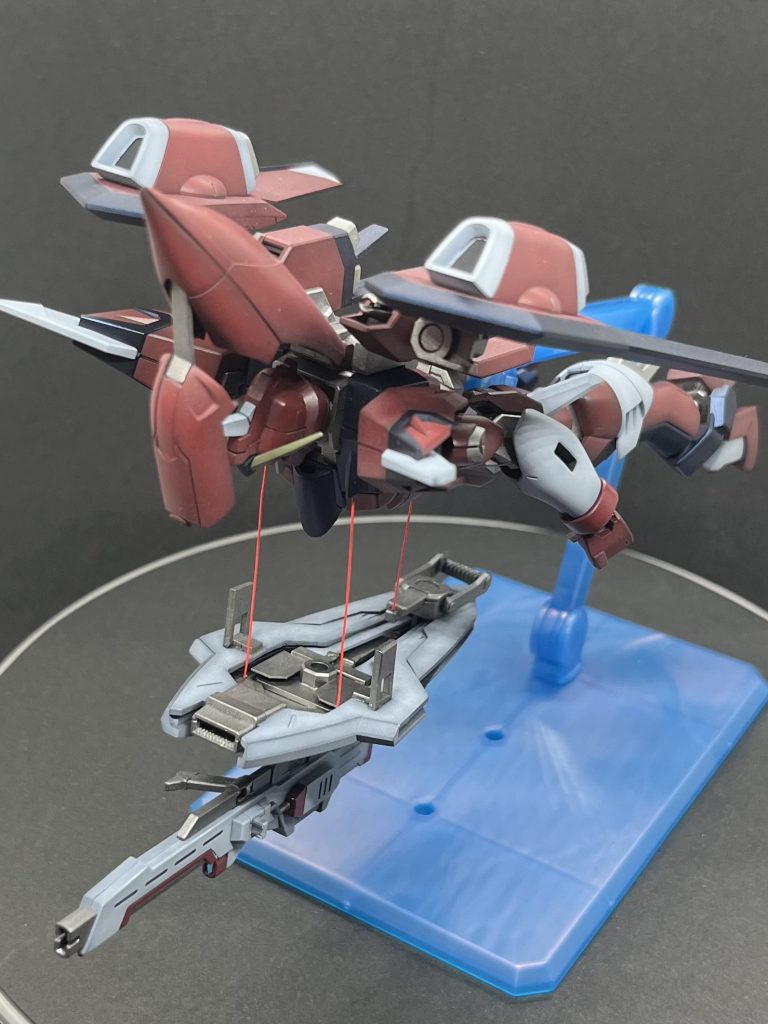 機首は前後にスライド、カバーを独立させ可動するように加工しています。