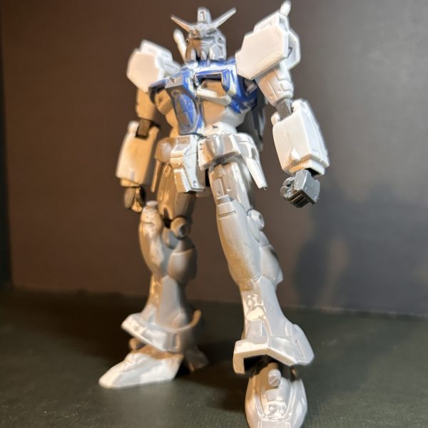 GP01の続きです。仕事が忙しくて作業が滞りがち。フルバーニアンと題しつつここまでのところほとんど「おまけ」である陸戦型の作業になってる点についてはほんと申し訳ない。。でもいじりたい箇所多くて。。切り欠いた胸を再構成しました。足のアーマー部分の厚み表現を追加しました。肩を小型化することとサーベルラックが半端に空いているのをプラ板で塞ぎました。全体のバランスを見るため一度組んでみたところ、なかなかに良い感じ。同梱のフルバーニアンとの兼ね合いもあるため、それと18mという設定値からなるべくかけ離れないために、腿や胴を伸ばす作業はせず大きい箇所を小さくするアプローチで作業してます。さてさてバランスはとれたのでここからは細かい部分をつめていかないと〜😵（1枚目）