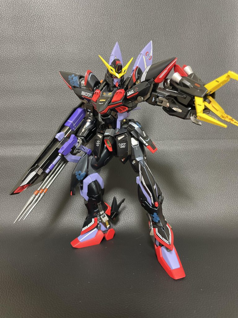 塗膜が厚くなりクリアランスが渋く関節がねじ切れそうなのでポーズは控えめです