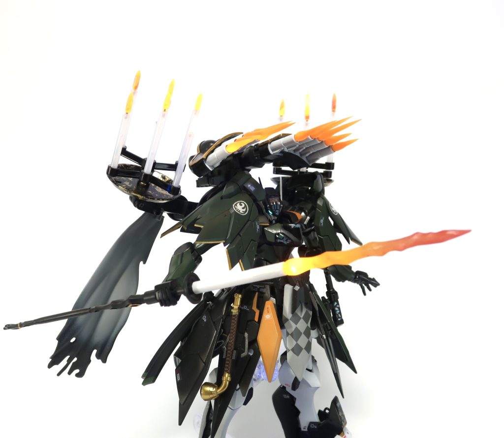 頭上の手はゼロノスベガフォームのものですが、デネブのモチーフもカラスという面白い偶然になりました