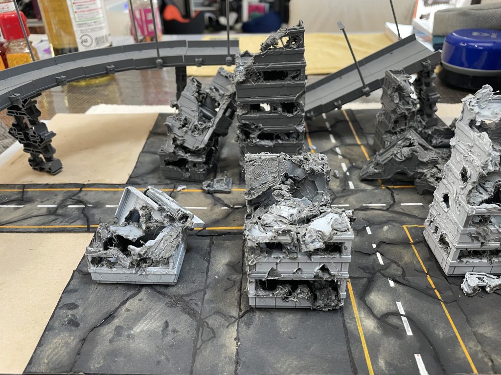 家内に部品が邪魔と言われて、制作再開も、転勤でまた放置