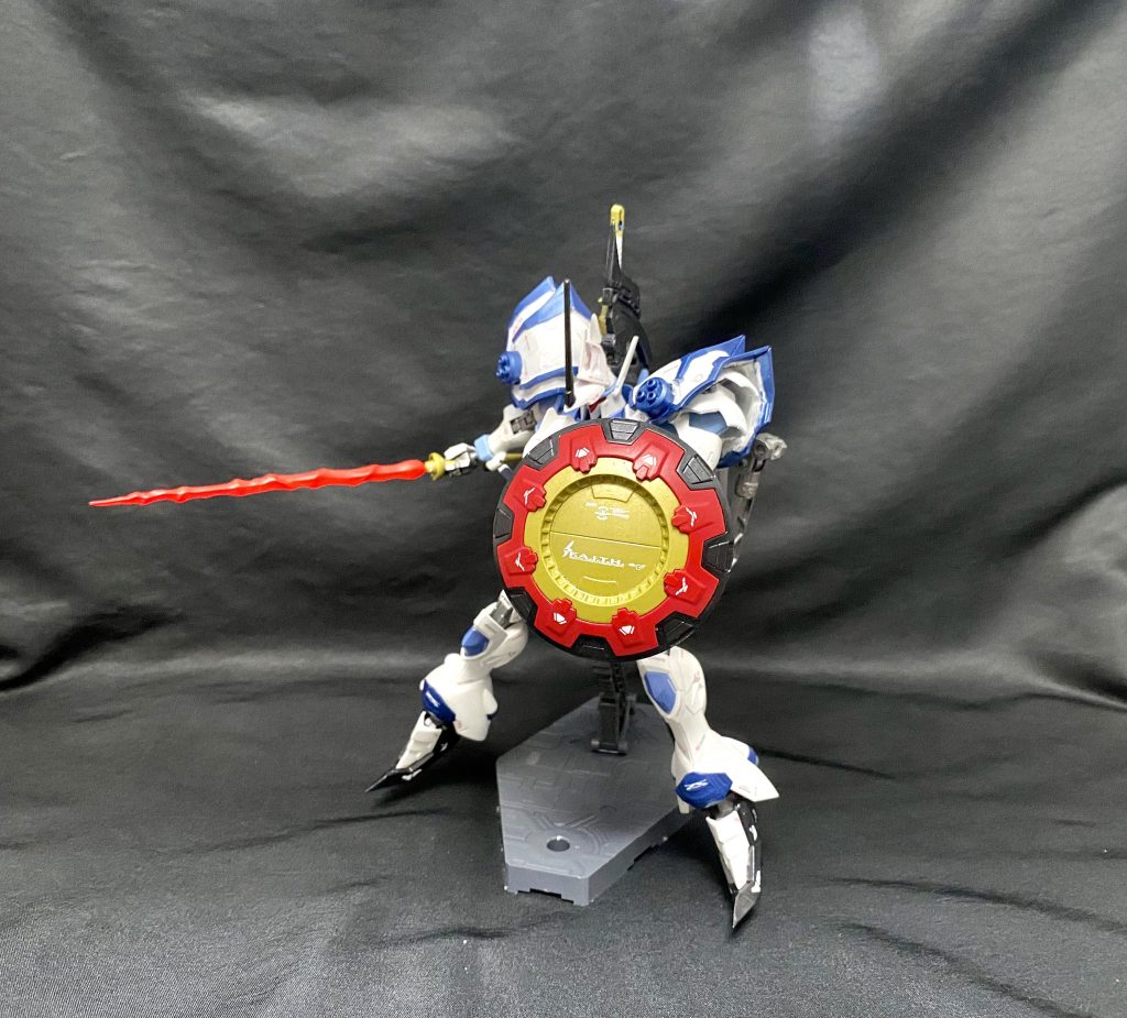 盾構え。ギャンと言えば盾