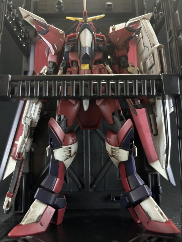 制作工程ではないんですが、ディスプレイベースに置いて煽ってみたらいい感じに映えたので。