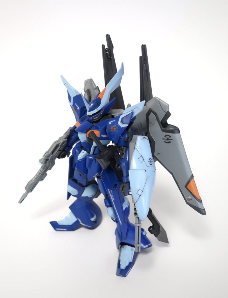 シグーエクレールザフト最新の技術で開発された次世代シグー。コンパス所属のジャスティスやギャンと同規格の部品を使うことで量産コストを抑えている。ゲルググやギャンより軽量で扱いやすく、特に古参パイロットからの評判が良いとか。ジュール隊のシホ・ハーネンフース専用機は青く塗装され、ドラグーンキャノンとレーザー重斬刀を装備している