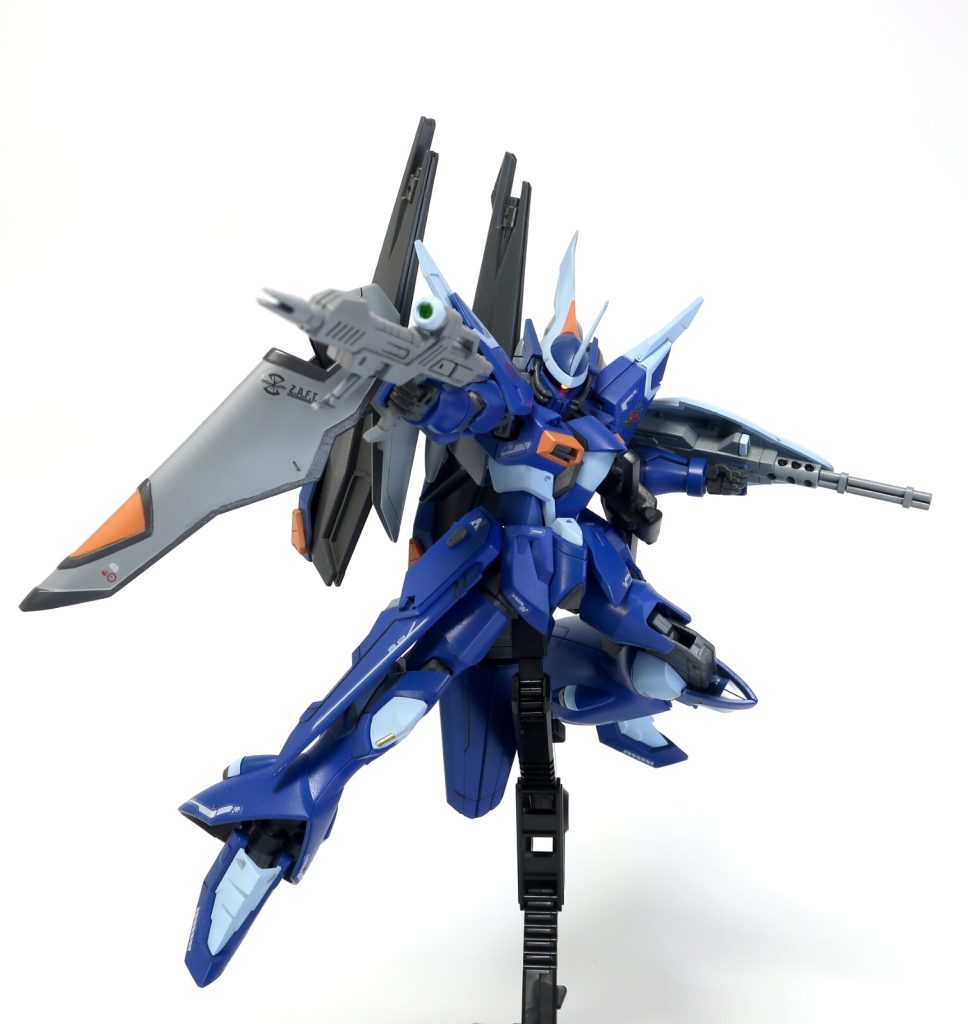 アクションポーズ。本体やボレロの可動範囲が広いので遊んで楽しい。ジオン軍リスペクト機体も良いんだけど、やっぱザフトはこれだなあ!!