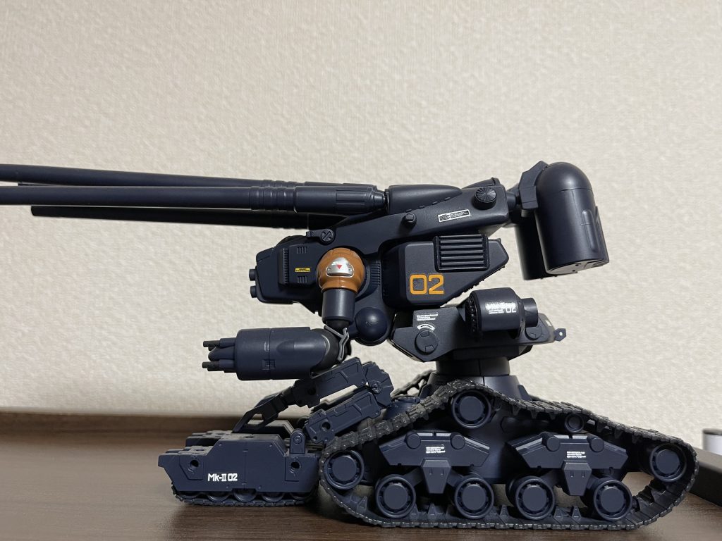 基本フルプラ工場さんガンタンクを丸パクリで作成してますが、細かいところを変えてたりします。デカールもオリジナルに添いつつ所持していたものを適当に貼ってます。