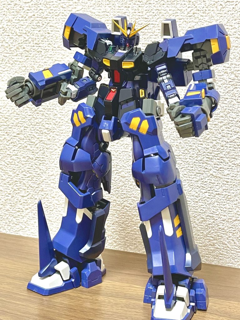 シャアを直接ボコす事を第一に考えて天パが直々に設計・開発させたH-νガンダム専用アーマードモジュール。ただでさえ強固だった機体がさらに強化されたためコロニーの直撃を受けてもギリ耐えれるようになった。両拳から繰り出させるパンチで憎きあん畜生のシャアを打ち砕くため、最終決戦へ出撃する天パなのであった...。