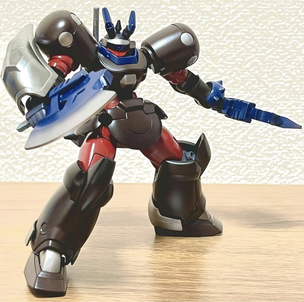 両手に持たせてるハンドアックスはダンボール戦機のカスタムウェポンにある斧を改造してます。少し大きかったですが、これくらいがバーバリアンっぽくなりましたかね。