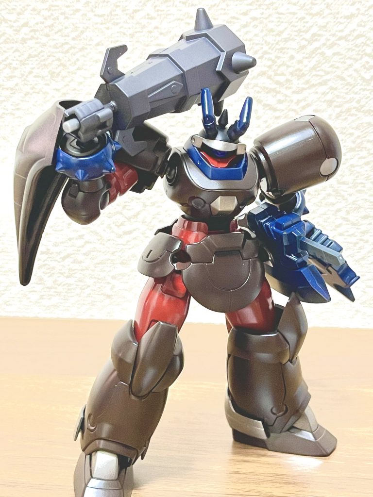 背中に装備させてた棍棒を担がせてみる。どことなくダイ◯ンガーみたいに見えるか?