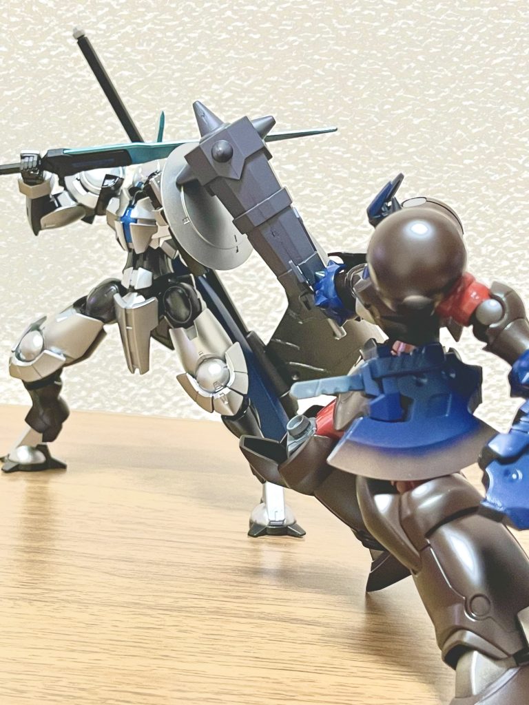 ライバルと喧嘩①棍棒で思っくそ殴りつけるハンドアックスの中と腰のところにマグネットを仕込んでいるので取付可能。