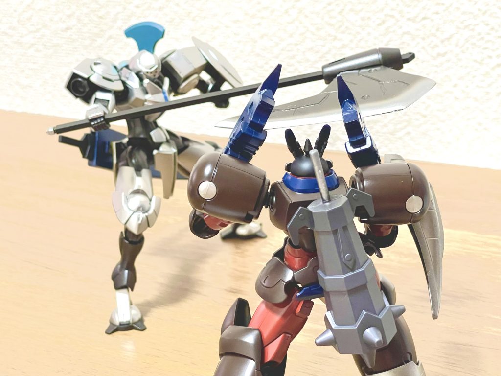 ライバルと喧嘩②大斧をハンドアックスで受ける棍棒と背中にもマグネットを仕込んでいるため取付可能