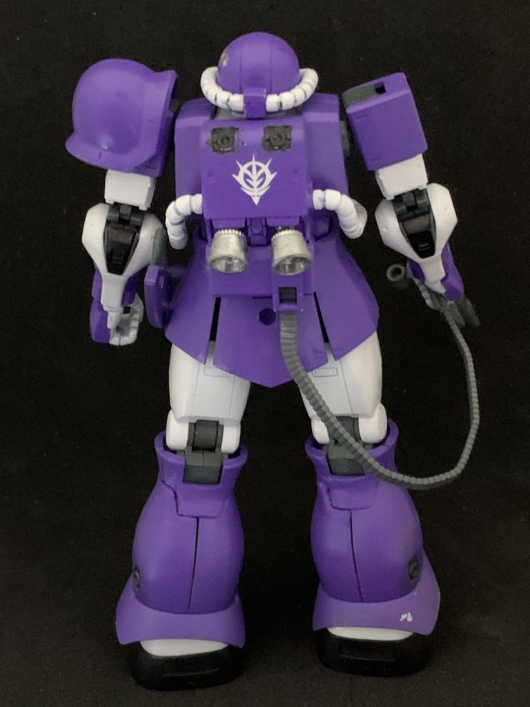 デカールは右肩の猫のをフリー素材からA-oneデカールで作成したもの以外はガンダムデカールを貼り付けてます。