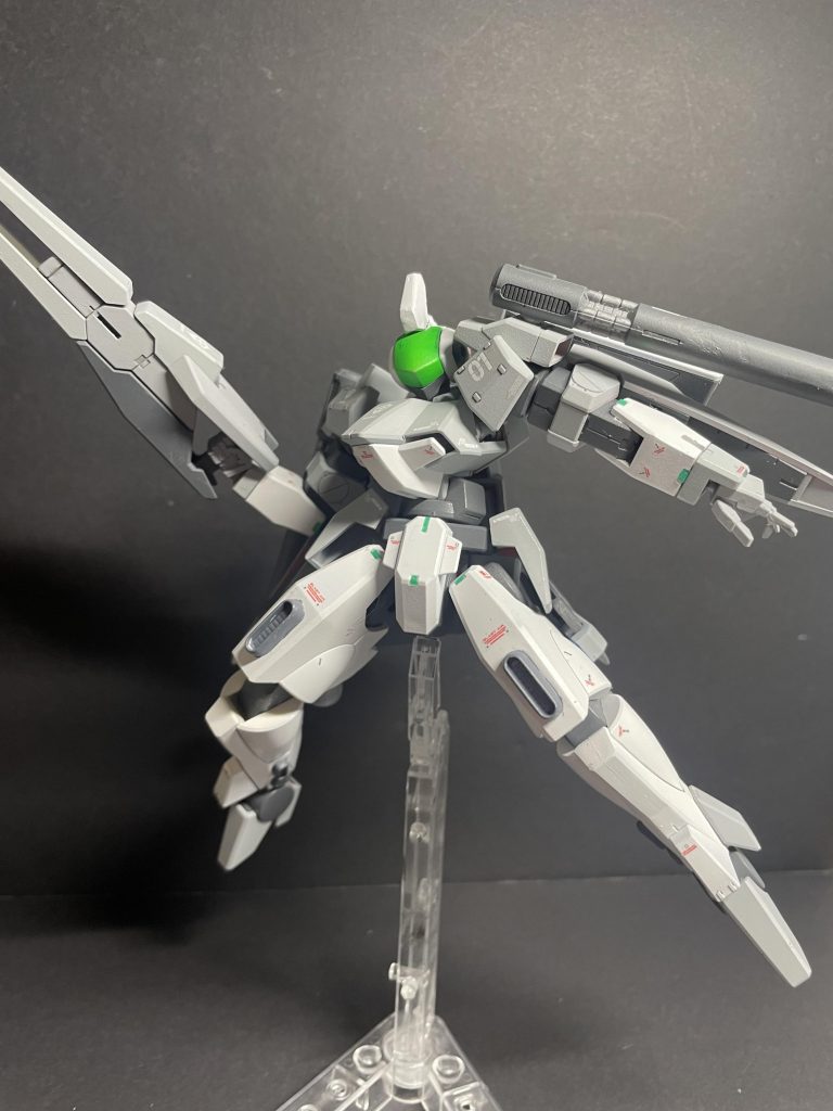 クランシェ•WBクランシェをダブルゼータとミキシングした機体。MA形態を運用する前提に強化されており、MS形態は近接格闘時にしか使用しない。脚部を中心に機動力を向上させる改造が施されている。