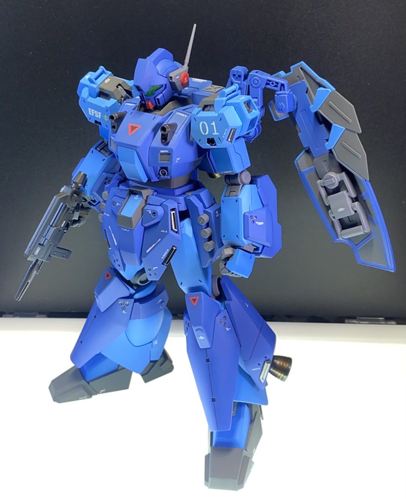 ページによって配色と形状が変化しているため、折衷して作成。(肩アーマー側面のスラスター有無、襟と股間の配色など)