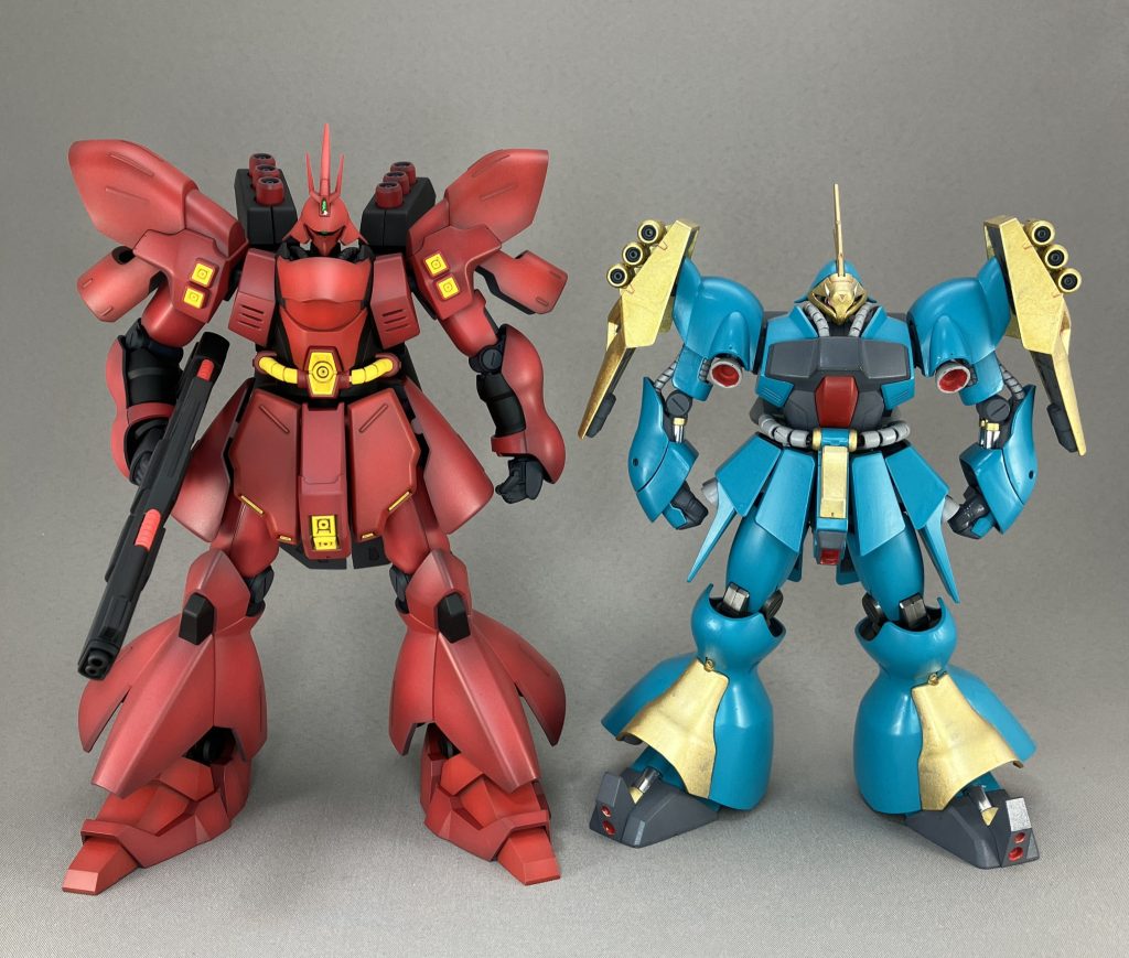 かなり前に作ったヤクト・ドーガと。だいぶ大きいですね。ファンネルの大きさも違いました。