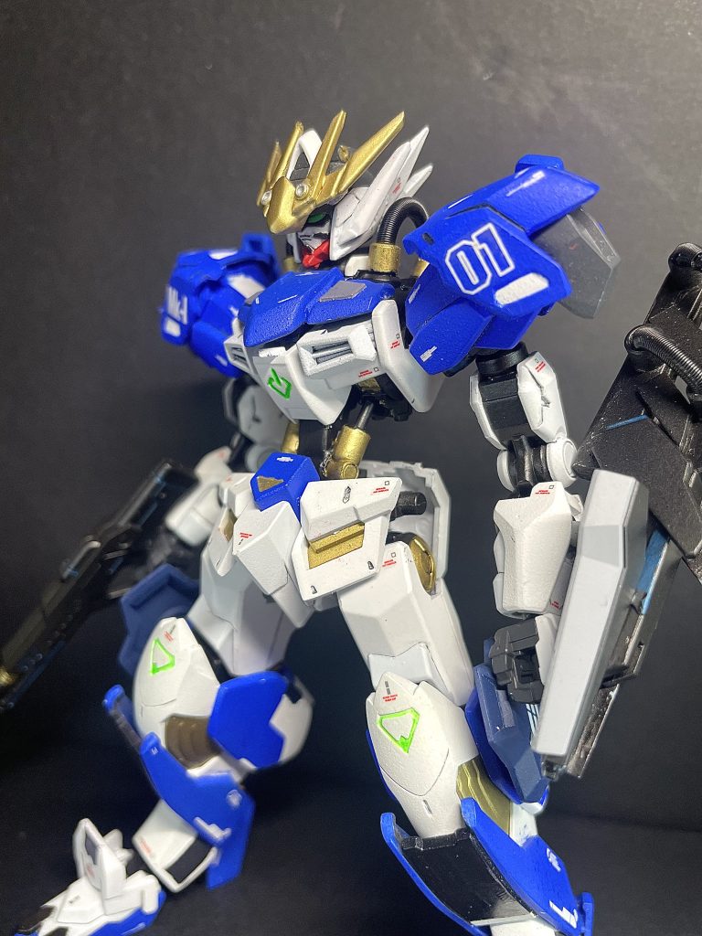 通常形態初投稿の奴に比べるとかなり完成度が上がったんじゃないでしょうか装甲もいつかアップデートしなきゃなぁ…他のバルバトスも是非見てください〜ではまた👋