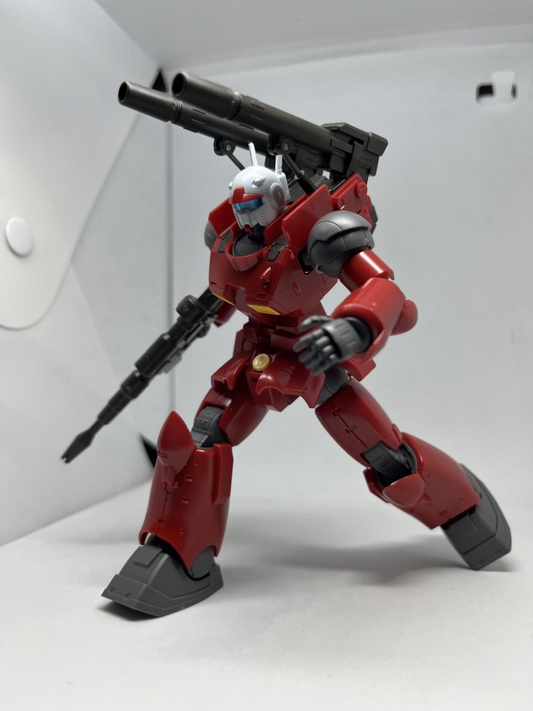 腰回りが若干緩いような気もするけどよく動くしカッコイイ！武装のシリンダーのギミックなんかも細かく表現されていて動かしていて楽しいです。