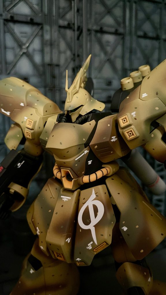 HGサザビー(迷彩塗装)–3枚目/制作者：ゆうしゃ