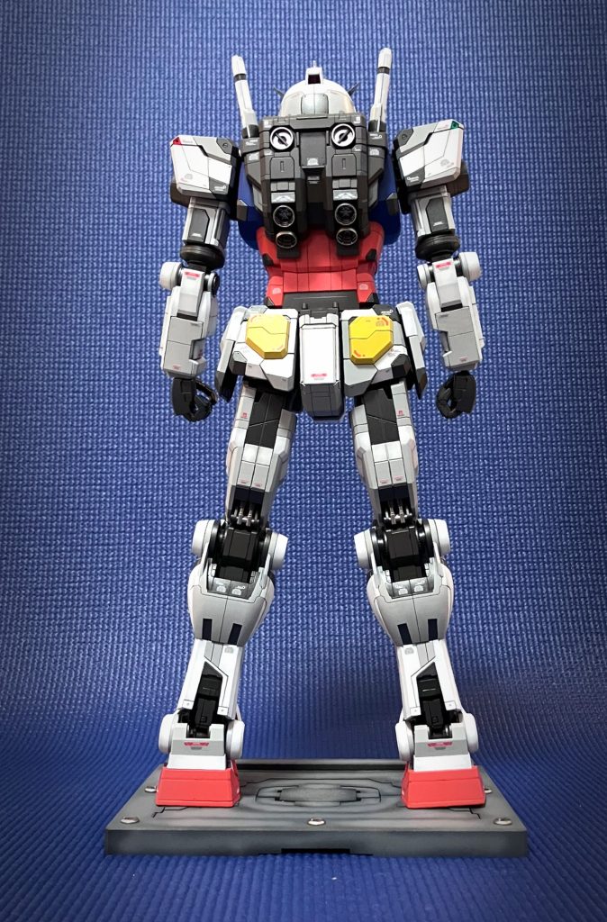 背面のバッグパックがカッコいい！今までMGすら作ったことがなかったので、パーツも多いし、デカいし、とにかく規格外でした💦