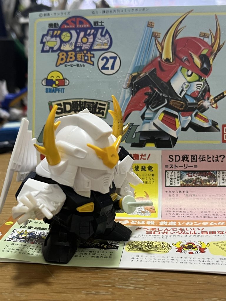 最初にざっくりとポーズを変更。ここから少し前傾姿勢にしてファンネルの角度をちょい修正しました。